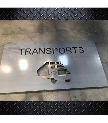 Exemple de fabrication d'enseigne en métal découpée au laser : tôle découpée pour portail avec logo