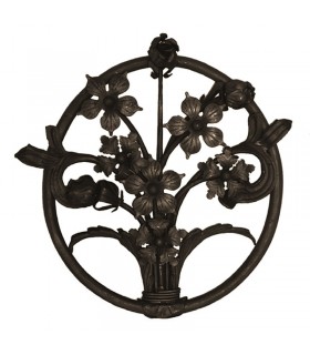 Bouquet de fleurs en fer forgé entouré d'un cercle • 41 cm (H) x 37 cm (L)